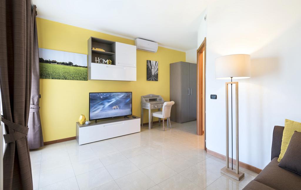 Airone Apartment ノヴァーラ エクステリア 写真