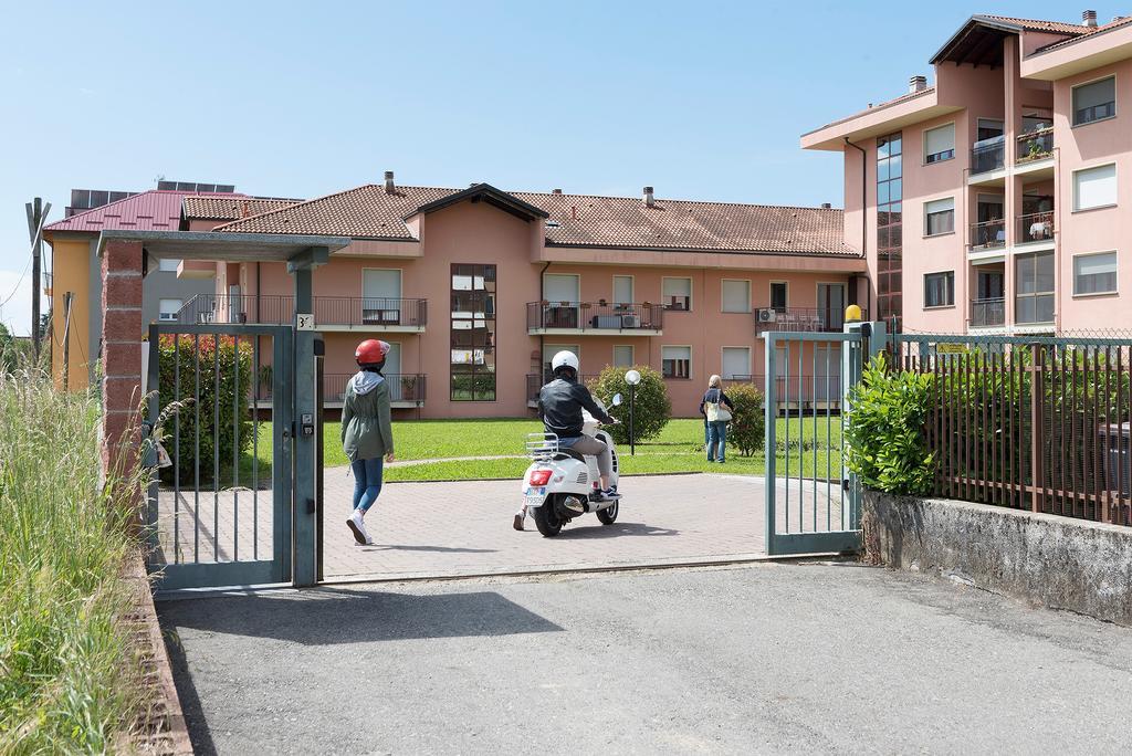 Airone Apartment ノヴァーラ エクステリア 写真
